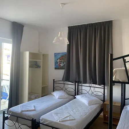 Yetişkin Oteli Mary Laganas